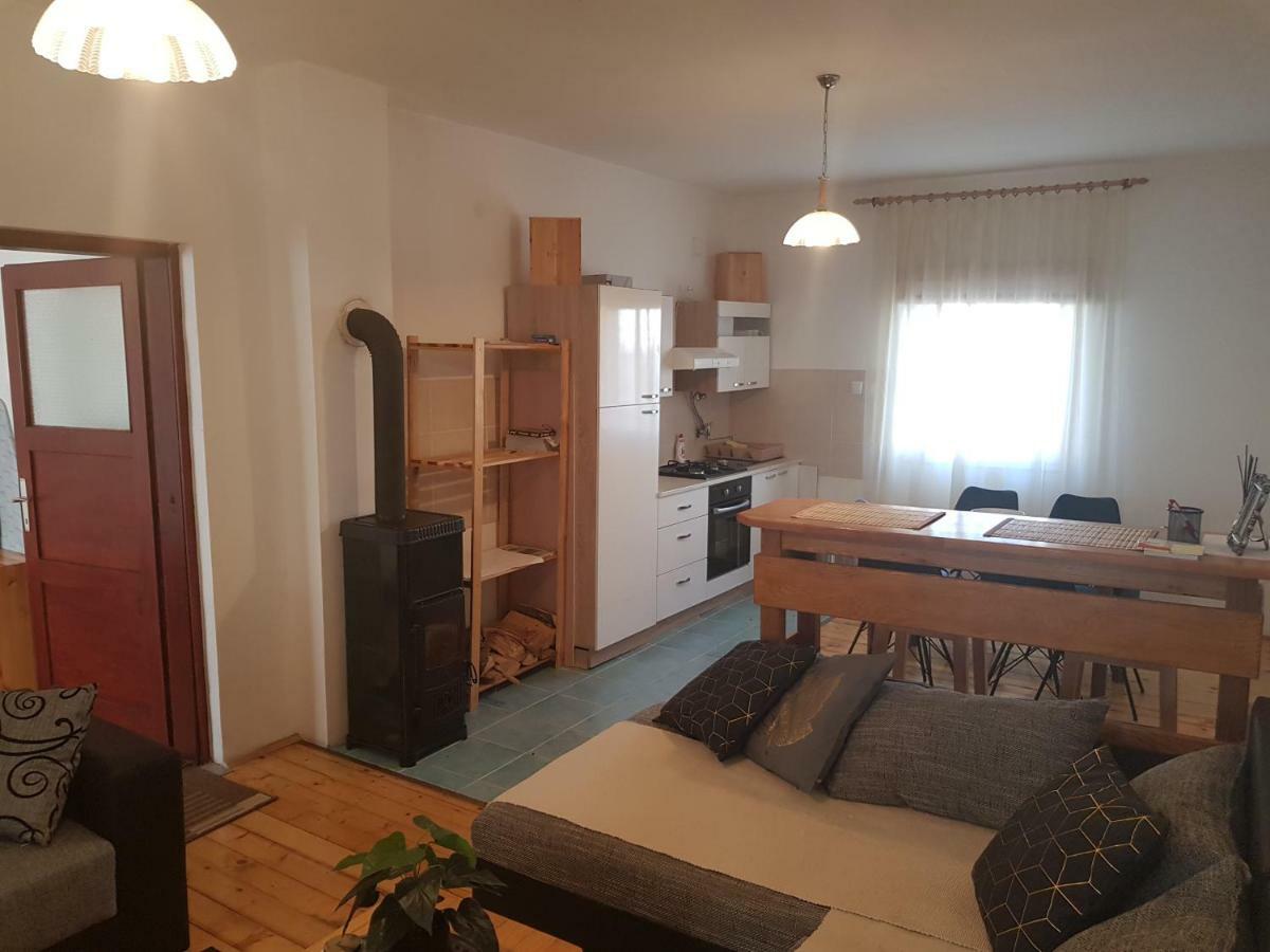 Apartmani Andrej Udbina Exterior foto