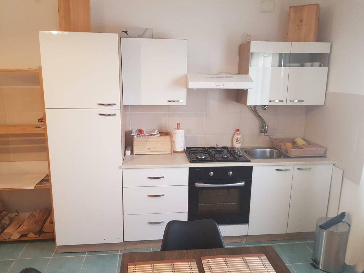 Apartmani Andrej Udbina Exterior foto