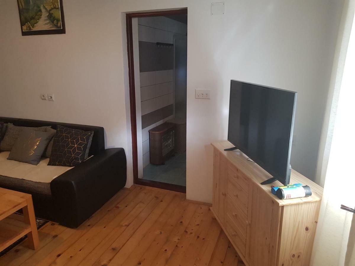Apartmani Andrej Udbina Exterior foto