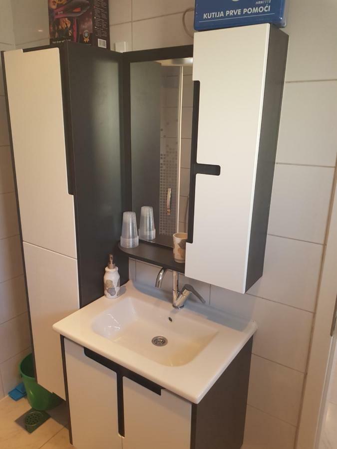 Apartmani Andrej Udbina Exterior foto